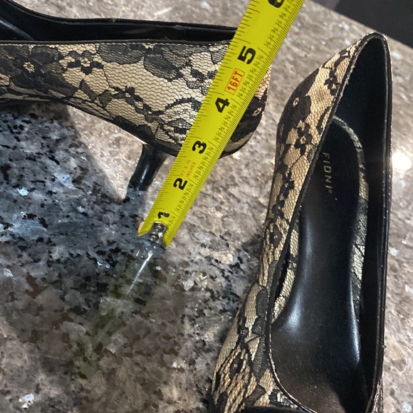 NWOT Fioni Womens Floral Lace low kitten round toe heels | Size 7 1/2 W - Picture 10 of 10
